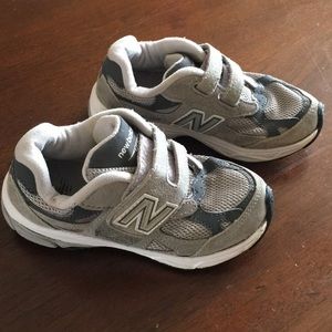 Boy’s Velcro New Balance 990 sneakers